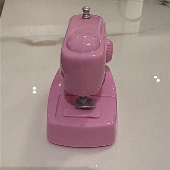 Hello Kitty Pink Mini Sewing Machine Toy - Picture 6 of 7